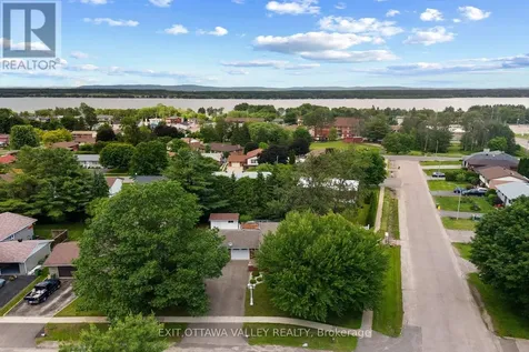599 Hillside Avenue Pembroke ON K8A 8G4