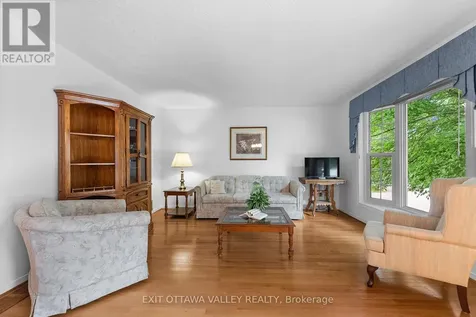 599 Hillside Avenue Pembroke ON K8A 8G4