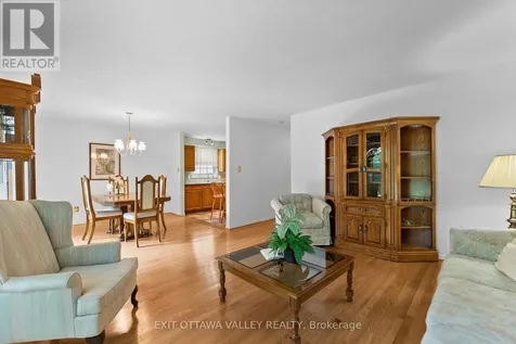 599 Hillside Avenue Pembroke ON K8A 8G4