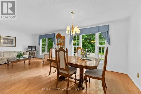 599 Hillside Avenue Pembroke ON K8A 8G4