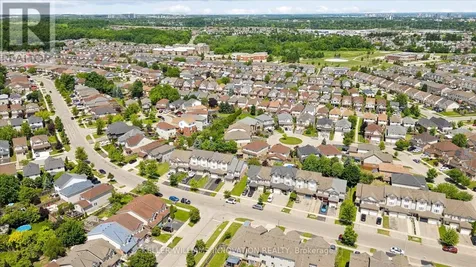 702 Activa Avenue Kitchener ON N2E 4E1