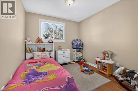 400 Eaglewood Drive Hamilton ON L8W 2S9
