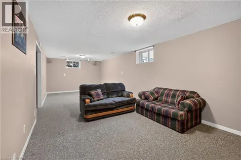 400 Eaglewood Drive Hamilton ON L8W 2S9