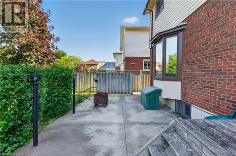 400 Eaglewood Drive Hamilton ON L8W 2S9
