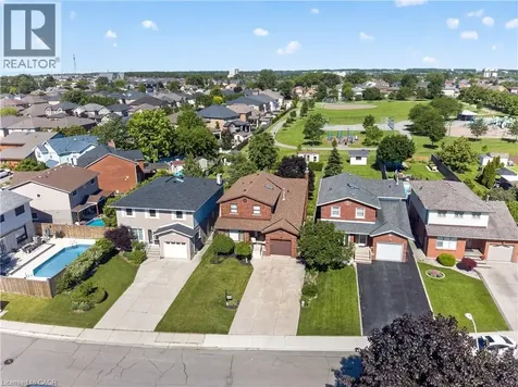 400 Eaglewood Drive Hamilton ON L8W 2S9