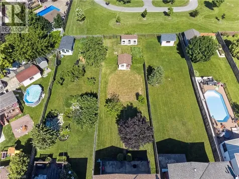 400 Eaglewood Drive Hamilton ON L8W 2S9