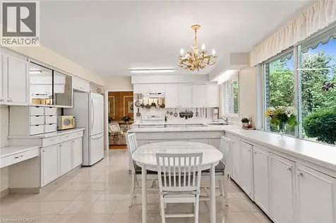 5052 Lakeshore Road Burlington ON L7L 1B9