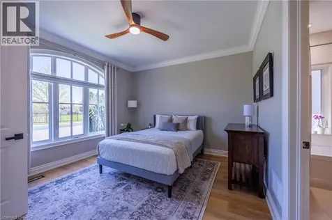 11 Greenleaf Lane Ancaster ON L9G 0E7