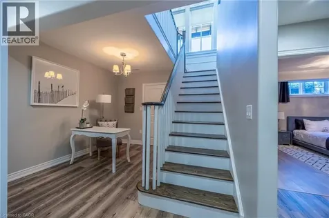 11 Greenleaf Lane Ancaster ON L9G 0E7