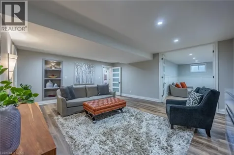 11 Greenleaf Lane Ancaster ON L9G 0E7