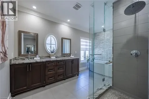 11 Greenleaf Lane Ancaster ON L9G 0E7