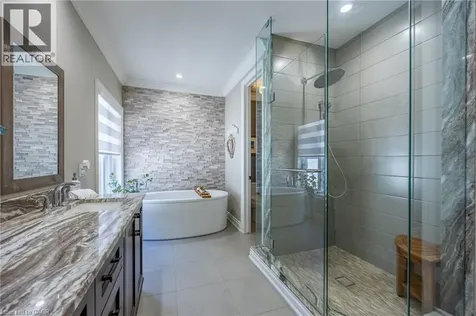 11 Greenleaf Lane Ancaster ON L9G 0E7