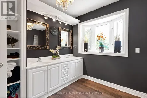 1731 Lane Street Pickering ON L1Y 1B6