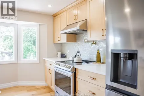 384 Amberly Crescent Tecumseh ON N8N 3M3
