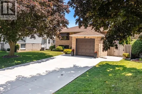 384 Amberly Crescent Tecumseh ON N8N 3M3