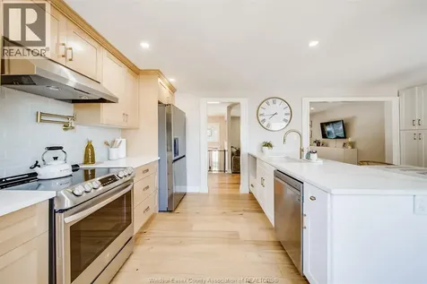 384 Amberly Crescent Tecumseh ON N8N 3M3
