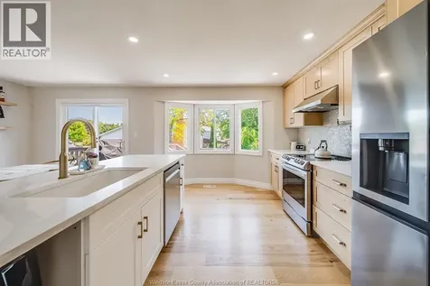 384 Amberly Crescent Tecumseh ON N8N 3M3