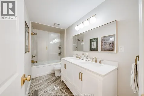 384 Amberly Crescent Tecumseh ON N8N 3M3