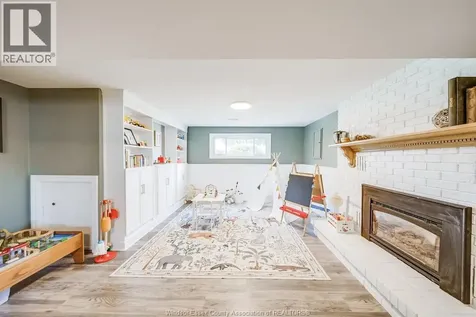 384 Amberly Crescent Tecumseh ON N8N 3M3