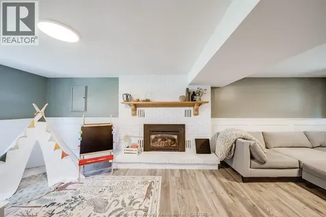384 Amberly Crescent Tecumseh ON N8N 3M3