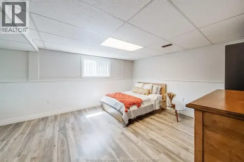 384 Amberly Crescent Tecumseh ON N8N 3M3