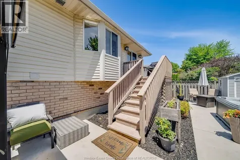 384 Amberly Crescent Tecumseh ON N8N 3M3