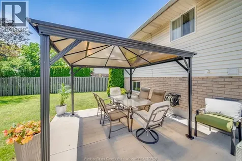 384 Amberly Crescent Tecumseh ON N8N 3M3
