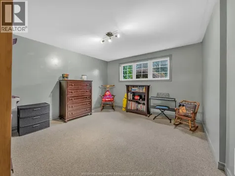 9 Lyle Street Cottam ON N0R 1B0