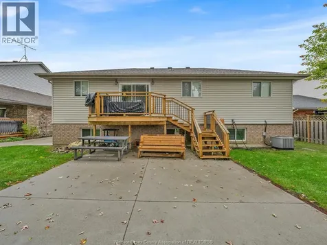 9 Lyle Street Cottam ON N0R 1B0