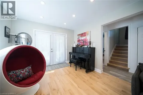 32 Elmwood Avenue Brantford ON N3R 2J8