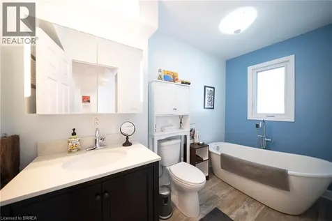 32 Elmwood Avenue Brantford ON N3R 2J8