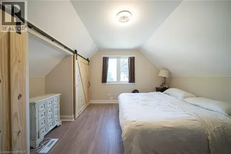 32 Elmwood Avenue Brantford ON N3R 2J8