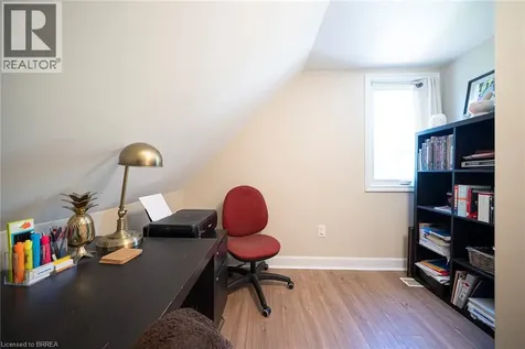 32 Elmwood Avenue Brantford ON N3R 2J8