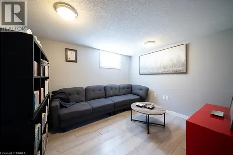 32 Elmwood Avenue Brantford ON N3R 2J8