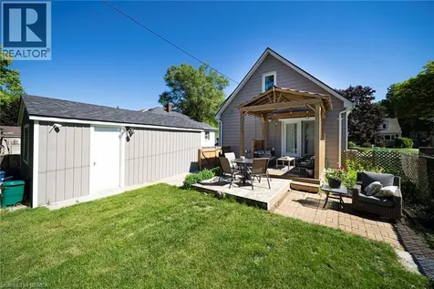 32 Elmwood Avenue Brantford ON N3R 2J8