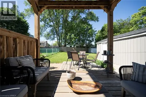 32 Elmwood Avenue Brantford ON N3R 2J8