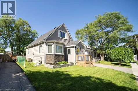 32 Elmwood Avenue Brantford ON N3R 2J8