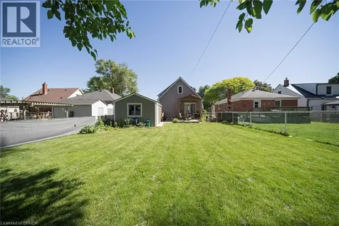 32 Elmwood Avenue Brantford ON N3R 2J8