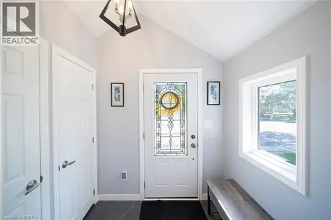 32 Elmwood Avenue Brantford ON N3R 2J8