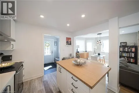 32 Elmwood Avenue Brantford ON N3R 2J8