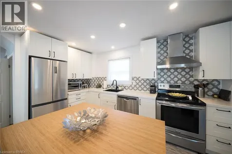 32 Elmwood Avenue Brantford ON N3R 2J8