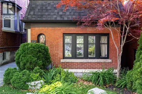 225 Oakmount Road Toronto ON M6P 3K3