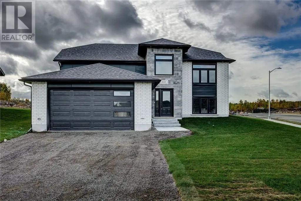 837 Moonrock Avenue Sudbury ON P3E 5Z5