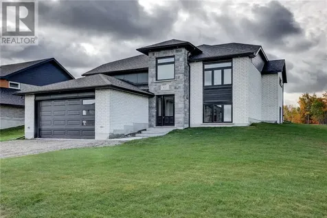 837 Moonrock Avenue Sudbury ON P3E 5Z5