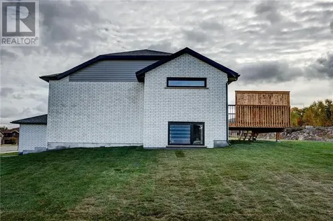 837 Moonrock Avenue Sudbury ON P3E 5Z5