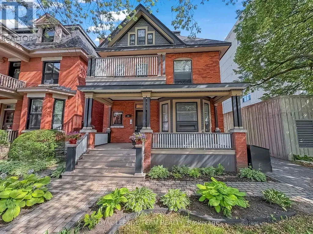 44 Mcleod Street Ottawa ON K2P 0Z5