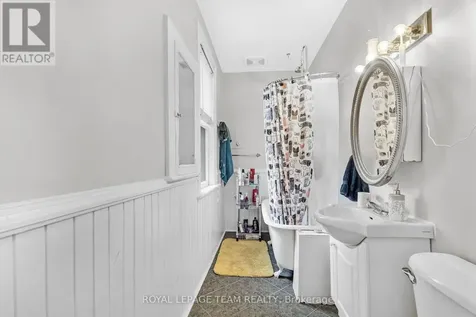 44 Mcleod Street Ottawa ON K2P 0Z5