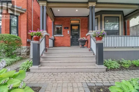44 Mcleod Street Ottawa ON K2P 0Z5