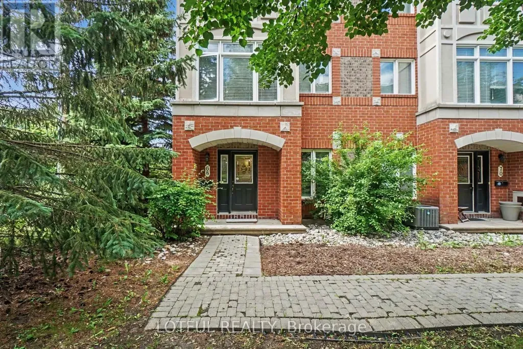 68 Metropole Private Ottawa ON K1Z 1G1