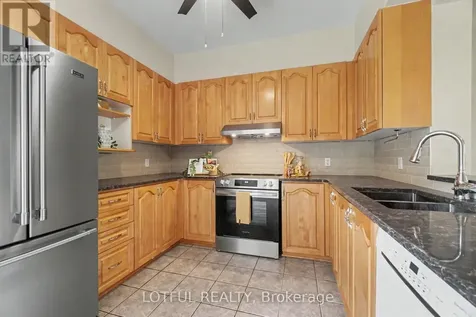 68 Metropole Private Ottawa ON K1Z 1G1